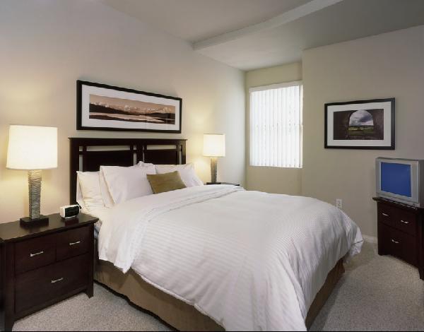 Oakwood Chicago Hotel Room photo